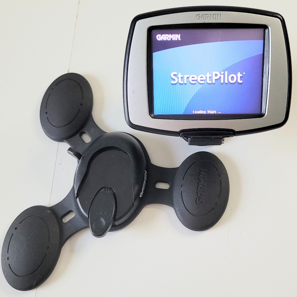 Garmin Navigation Street Pilot C330 GPS With Dash Mount Bundle